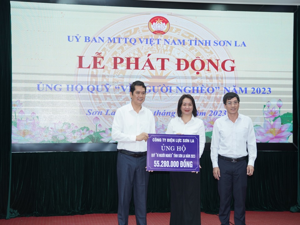PC Sơn La: Ủng hộ hơn 55 triệu đồng Quỹ “Vì người nghèo” năm 2023